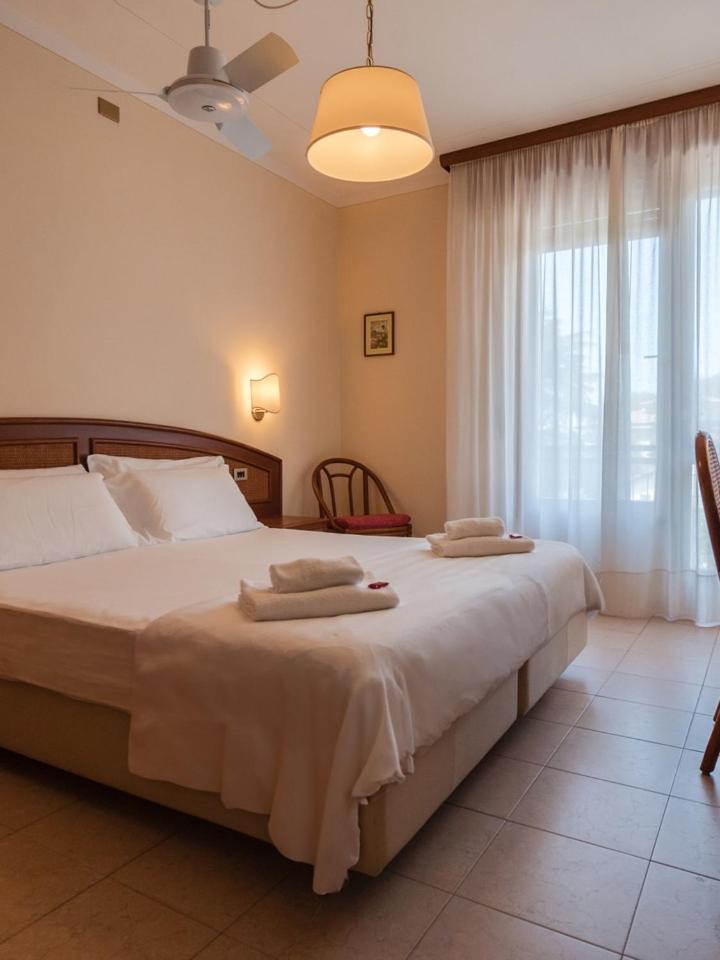 Hotel Gabbiano - Garda Lake Collection Ngoại thất bức ảnh