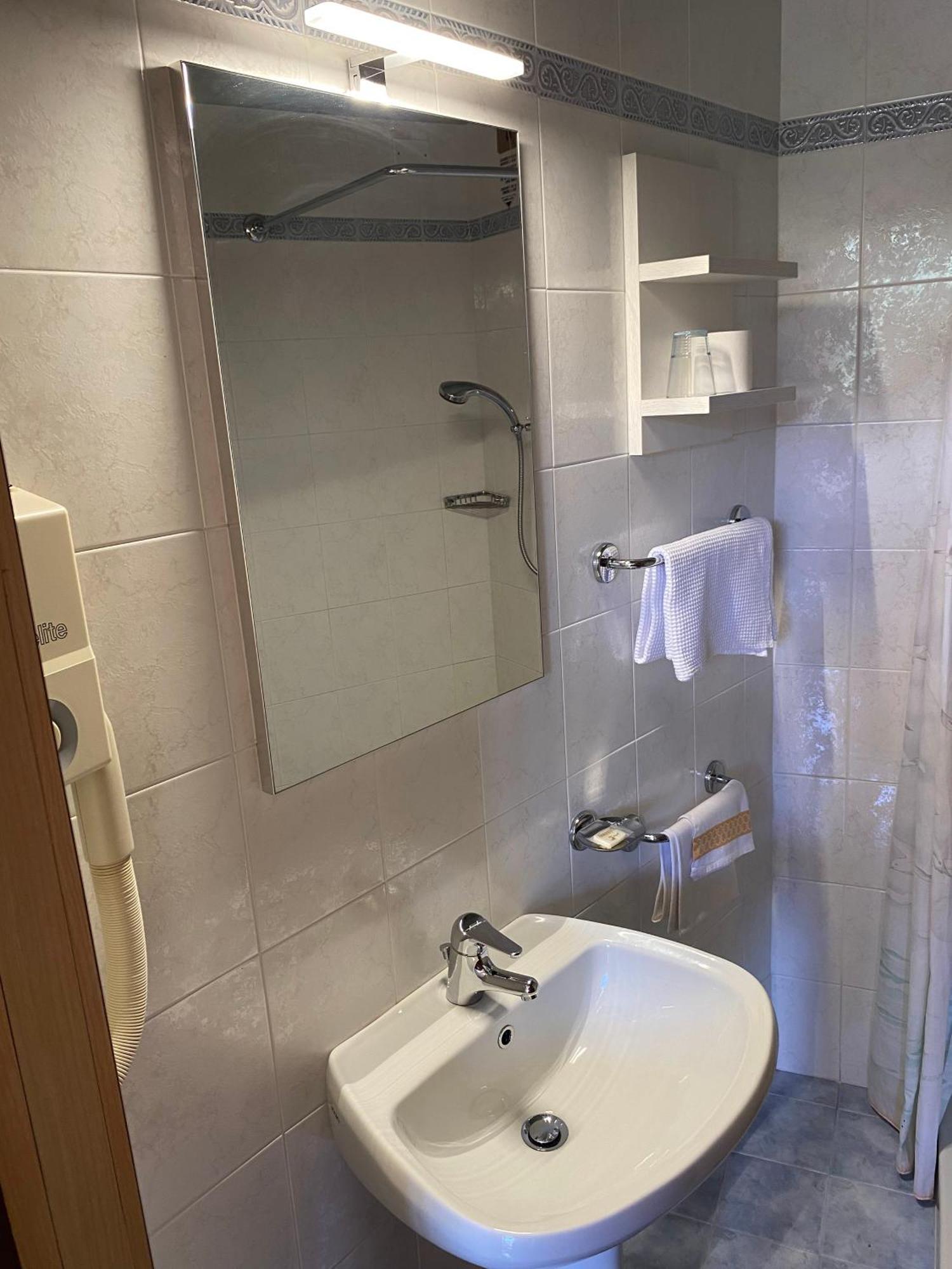 Hotel Gabbiano - Garda Lake Collection Ngoại thất bức ảnh